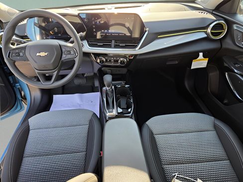 New 2026 Chevrolet Trax LT w/ Sunroof Package image 16