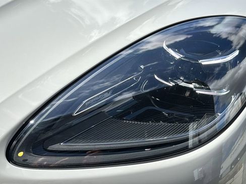 Certified 2025 Porsche Macan image 24