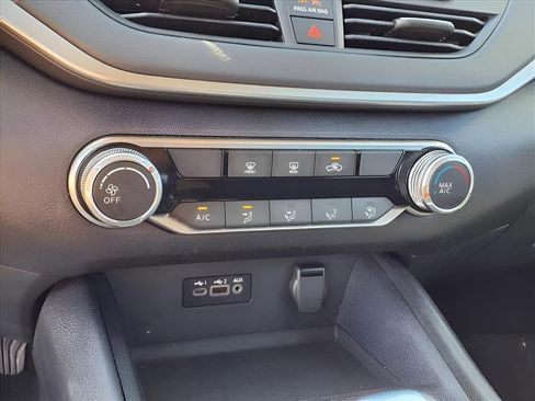 Used 2022 Nissan Altima 2.5 SV image 18