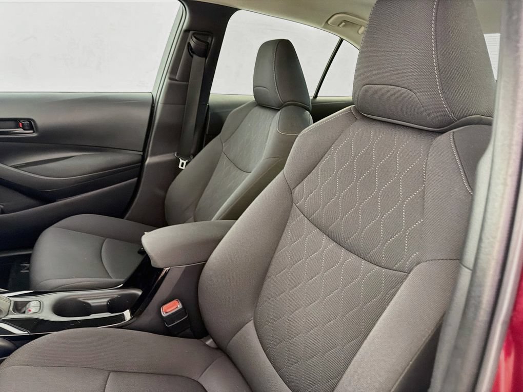 Used 2022 Toyota Corolla LE w/ LE Convenience Package FWD image 30