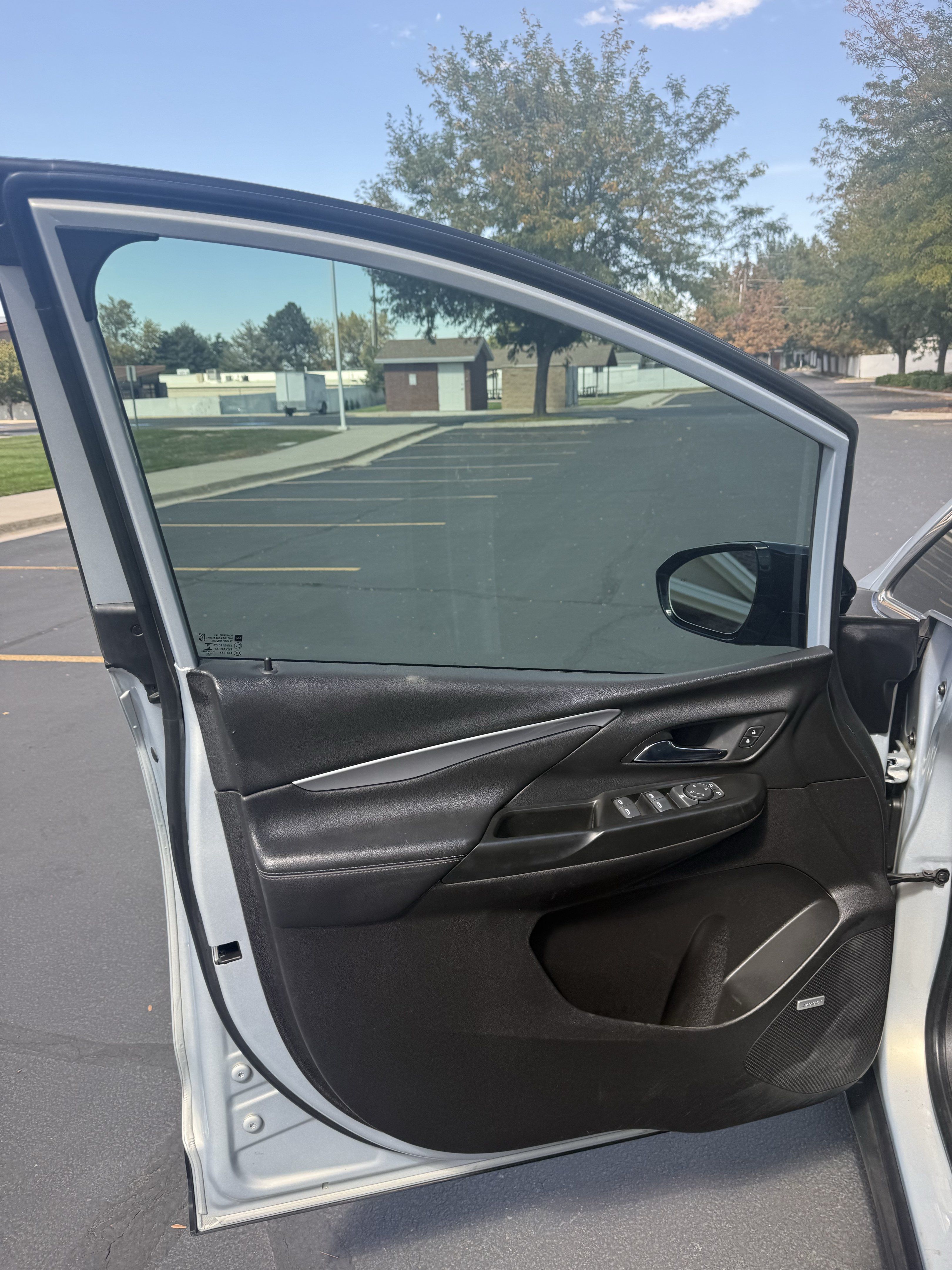 Used 2022 Chevrolet Bolt LT w/ Infotainment Package FWD image 18