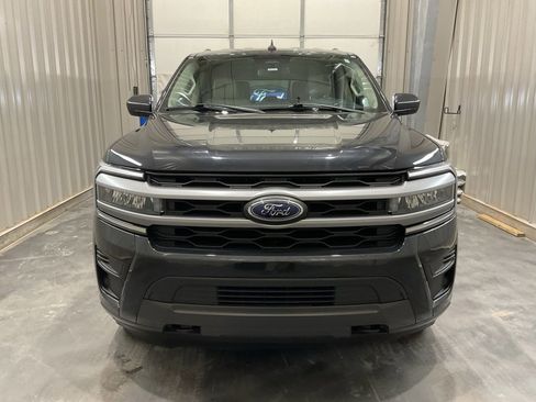 Used 2022 Ford Expedition XLT image 2