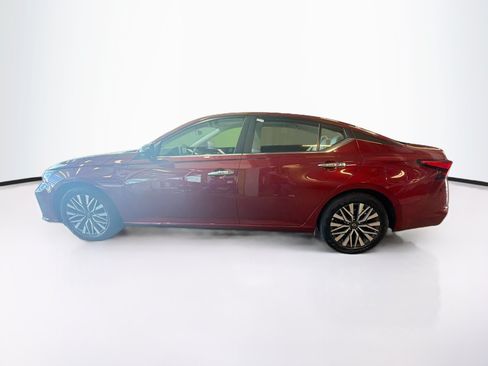 Used 2025 Nissan Altima 2.5 SV FWD image 4