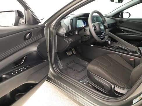 Used 2025 Hyundai Elantra Sport image 14