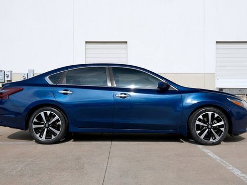 Used 2018 Nissan Altima 2.5 SR FWD image 12