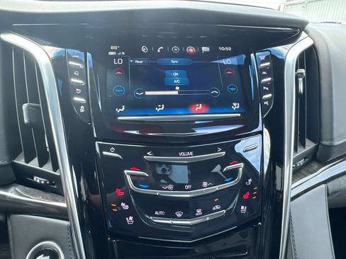 Used 2019 Cadillac Escalade ESV Platinum AWD/4WD image 25