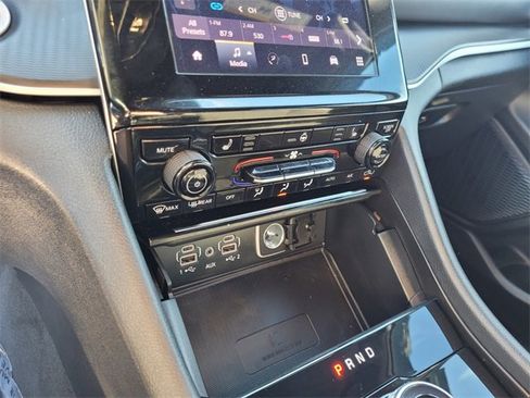 Used 2025 Jeep Grand Cherokee Altitude image 23