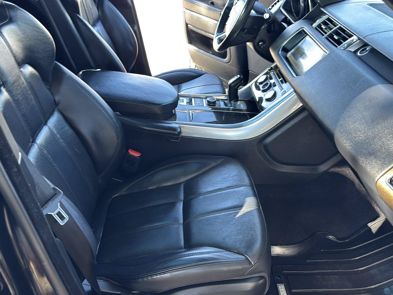 Used 2017 Land Rover Range Rover Sport SE AWD/4WD image 22