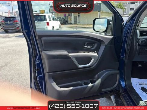 Used 2017 Nissan Titan SV AWD/4WD image 18