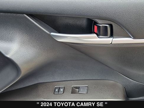 Used 2024 Toyota Camry SE FWD image 31