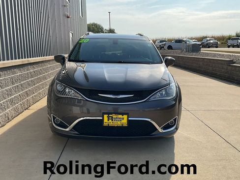 Used 2020 Chrysler Pacifica Touring-L Plus image 4