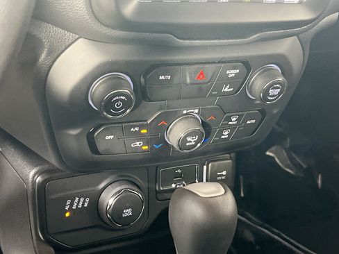 Used 2023 Jeep Renegade Limited AWD/4WD image 16