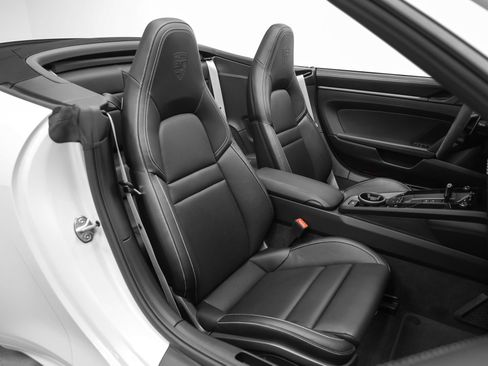 Certified 2023 Porsche 911 Carrera GTS RWD image 27