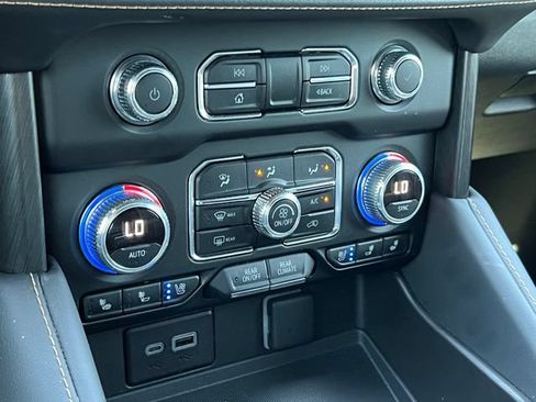 Used 2023 GMC Yukon AT4 w/ AT4 Premium Package AWD/4WD image 31
