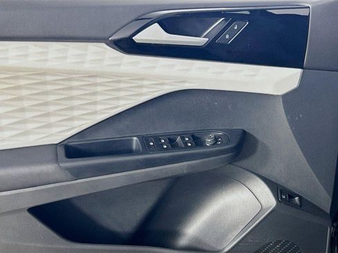 Certified 2023 Volkswagen Taos S FWD image 17