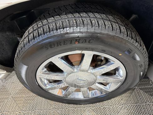 Used 2004 Cadillac Escalade ESV Platinum image 17