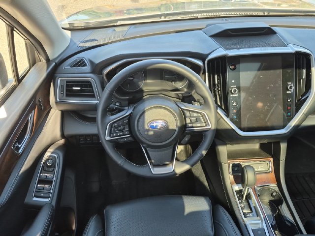 Used 2025 Subaru Ascent Touring AWD/4WD image 13