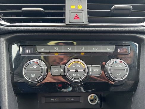 Used 2024 Volkswagen Taos SE image 20