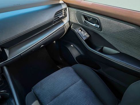 Certified 2021 Nissan Rogue SV image 18