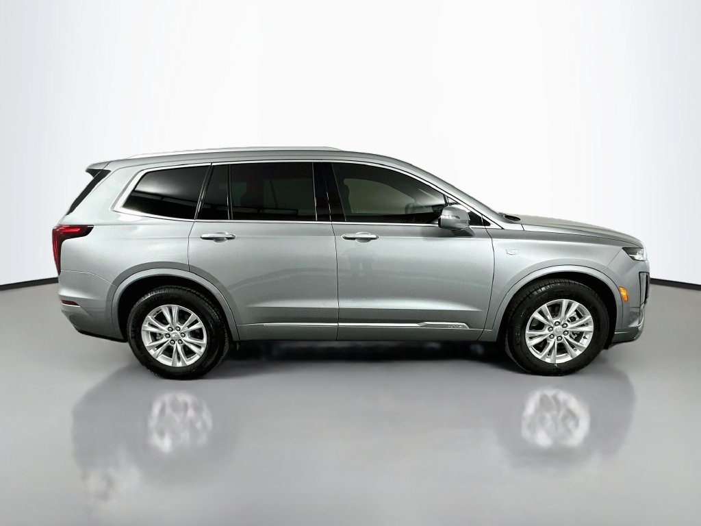 Used 2025 Cadillac XT6 Luxury FWD image 4