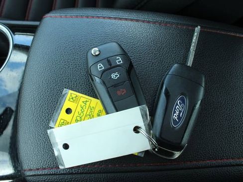 Used 2015 Ford Fusion SE image 29