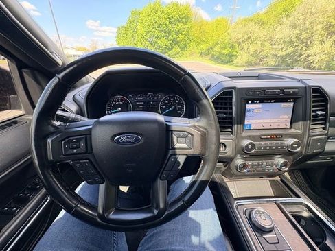 Used 2018 Ford Expedition Limited w/ Equipment Group 301A AWD/4WD image 14