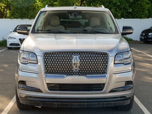 Used 2023 Lincoln Navigator L Reserve AWD/4WD image 2