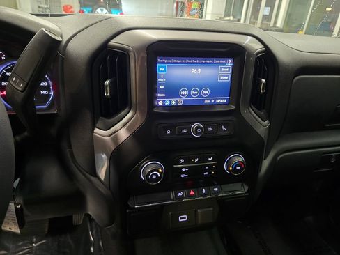Used 2020 Chevrolet Silverado 1500 Custom w/ Custom Value Package RWD image 24