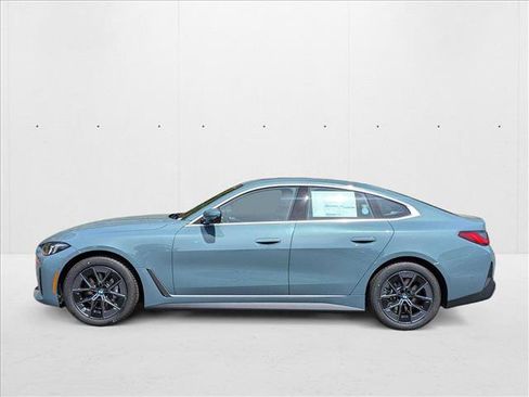 Used 2025 BMW i4 eDrive40 w/ Premium Package image 9