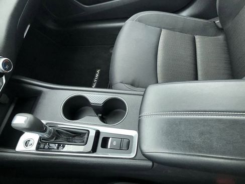 Used 2025 Nissan Altima 2.5 SV AWD/4WD image 16
