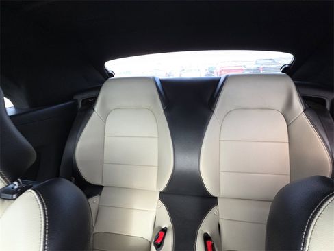 Used 2017 Ford Mustang Premium image 12