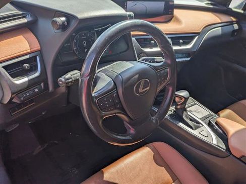 Used 2019 Lexus UX 200 w/ Premium Package image 9