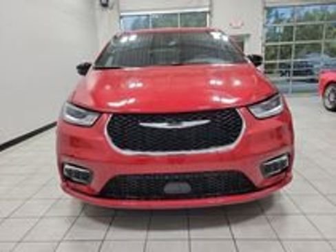 New 2026 Chrysler Pacifica Select image 3