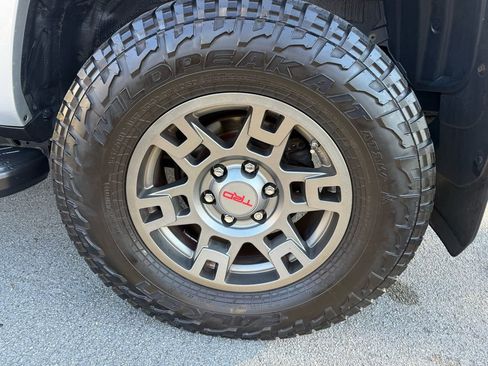 Used 2019 Toyota 4Runner SR5 image 12