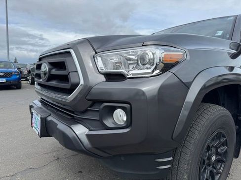 Used 2022 Toyota Tacoma SR5 AWD/4WD image 7