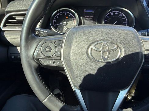 Used 2018 Toyota Camry SE image 18