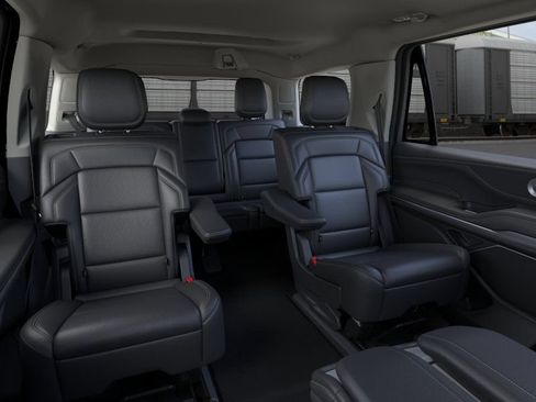 New 2026 Lincoln Navigator Premiere AWD/4WD image 12