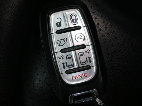 Used 2024 Chrysler Pacifica Touring-L FWD image 30