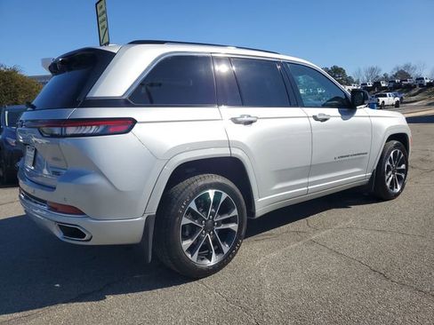 Certified 2022 Jeep Grand Cherokee Overland w/ Luxury Tech Group IV image 8