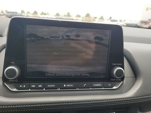 Certified 2024 Nissan Rogue SV FWD image 17