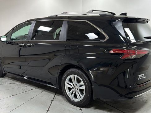 Certified 2025 Toyota Sienna Limited image 7