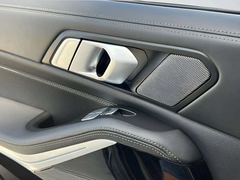 Used 2022 BMW X7 M50i AWD/4WD image 32
