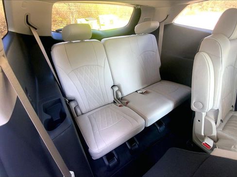Used 2023 Buick Enclave Avenir image 24