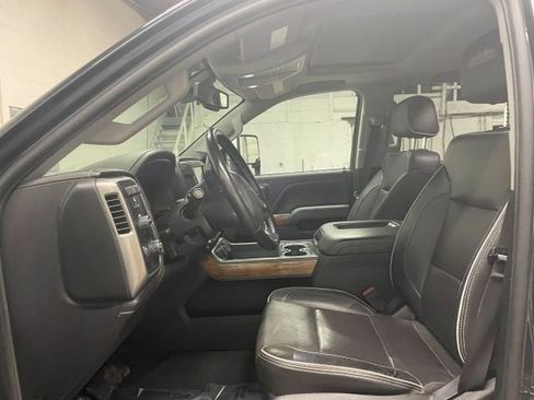 Used 2019 Chevrolet Silverado 2500 High Country w/ Duramax Plus Package image 11