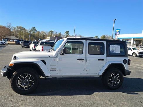 Certified 2024 Jeep Wrangler Sahara image 9