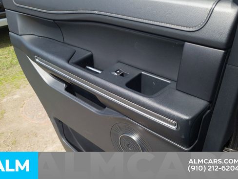 Used 2024 Ford Expedition XLT image 24