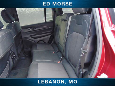 Used 2024 Jeep Grand Cherokee Laredo image 13