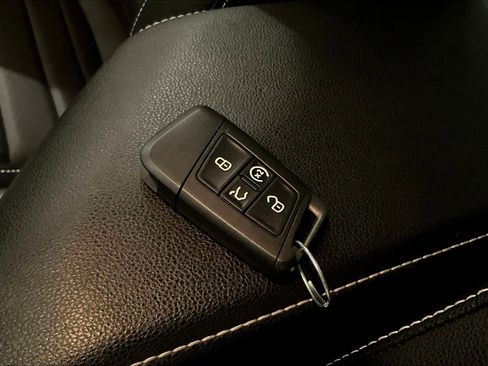 Used 2024 Volkswagen Jetta SE image 33