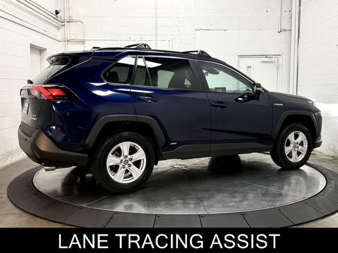 Used 2021 Toyota RAV4 XLE w/ Carpet Mat Package (TMS) AWD/4WD image 8