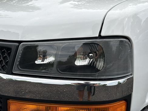 Used 2024 Chevrolet Express 2500 w/ Driver Convenience Package RWD image 9